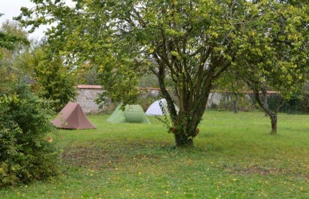 Fontaineblhostel Hostel & Camping Near Fontainebleau La Chapelle-la-Reine Bagian luar foto