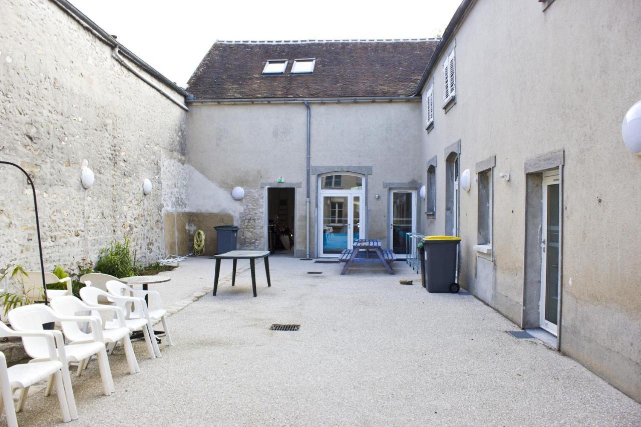 Fontaineblhostel Hostel & Camping Near Fontainebleau La Chapelle-la-Reine Bagian luar foto
